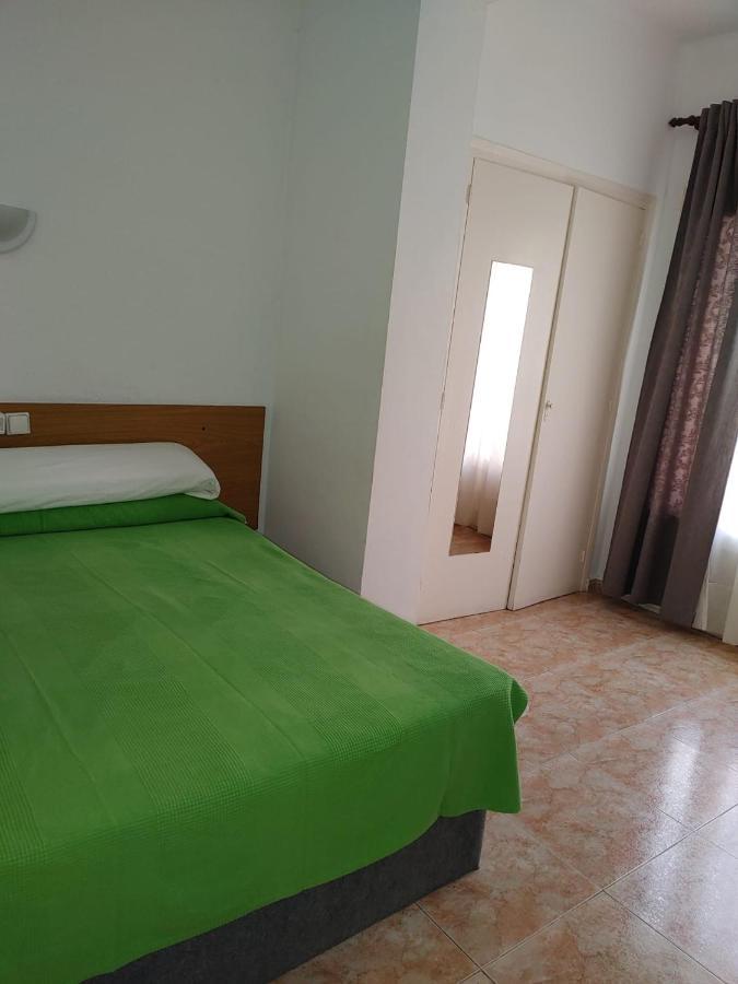 Hostal Sol Celeste Лорет де Мар Екстериор снимка