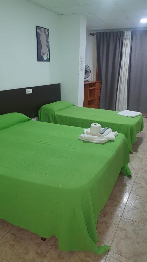 Hostal Sol Celeste Лорет де Мар Екстериор снимка