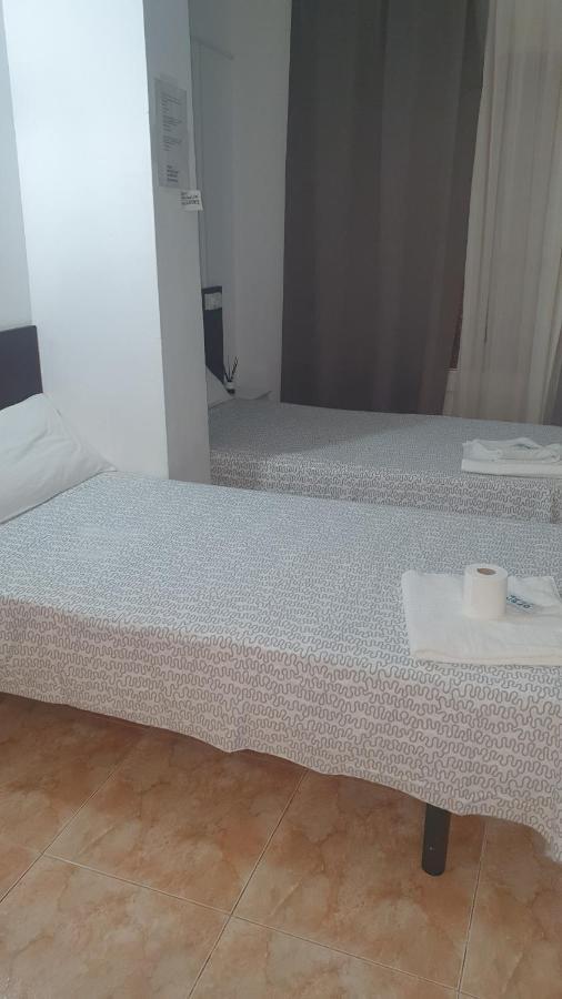 Hostal Sol Celeste Лорет де Мар Екстериор снимка