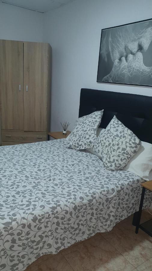 Hostal Sol Celeste Лорет де Мар Екстериор снимка