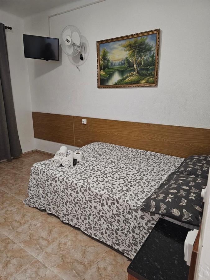 Hostal Sol Celeste Лорет де Мар Екстериор снимка