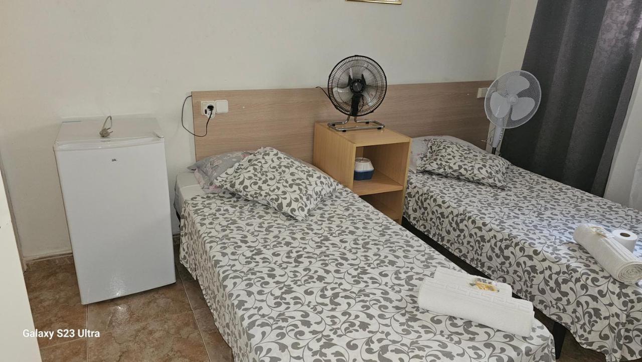 Hostal Sol Celeste Лорет де Мар Екстериор снимка