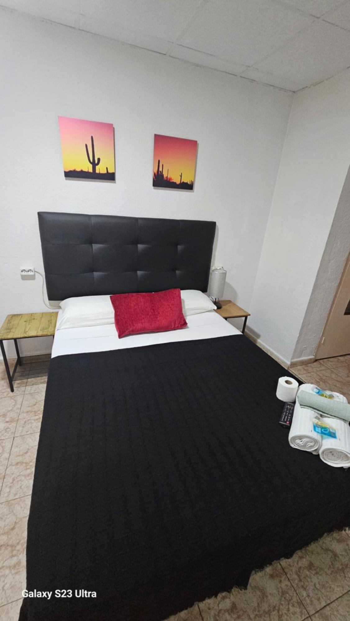Hostal Sol Celeste Лорет де Мар Екстериор снимка