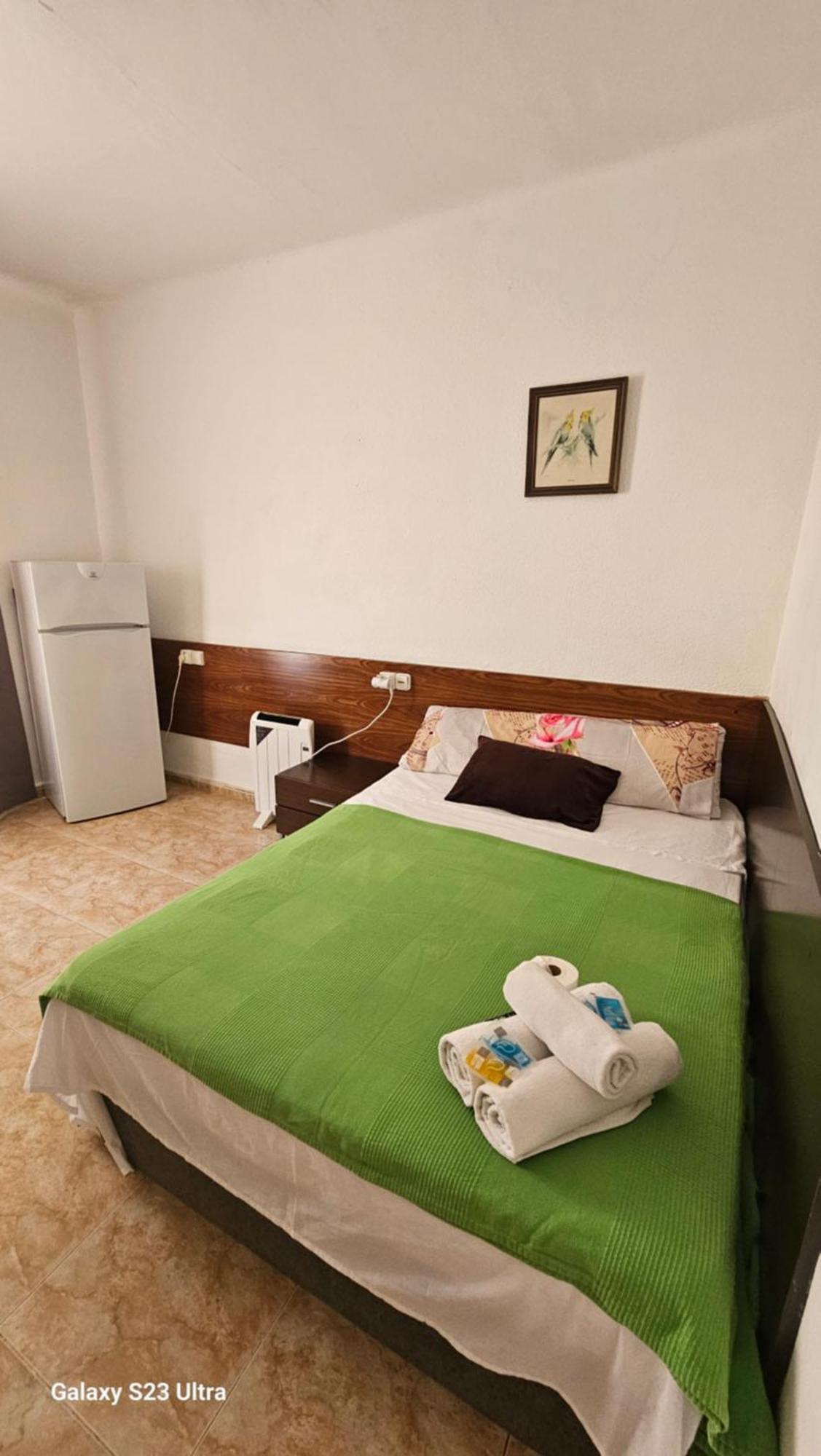 Hostal Sol Celeste Лорет де Мар Екстериор снимка