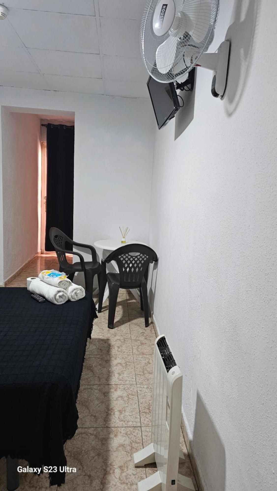 Hostal Sol Celeste Лорет де Мар Екстериор снимка