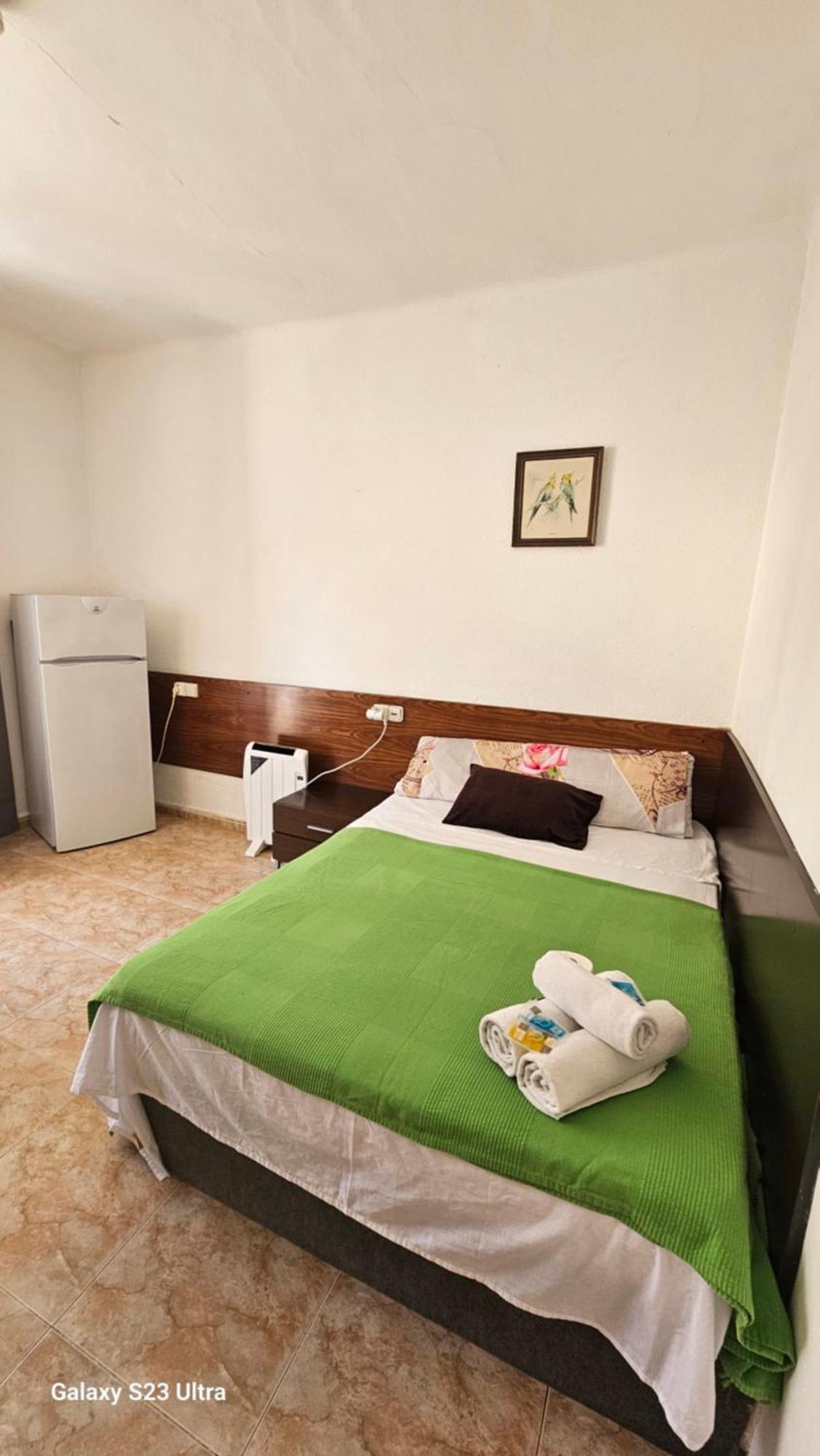 Hostal Sol Celeste Лорет де Мар Екстериор снимка