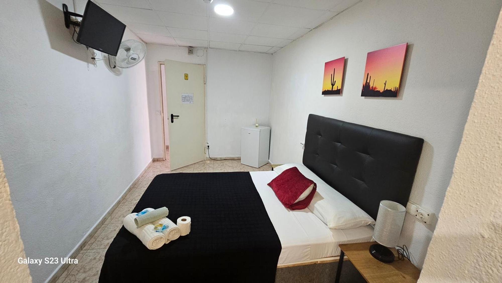 Hostal Sol Celeste Лорет де Мар Екстериор снимка
