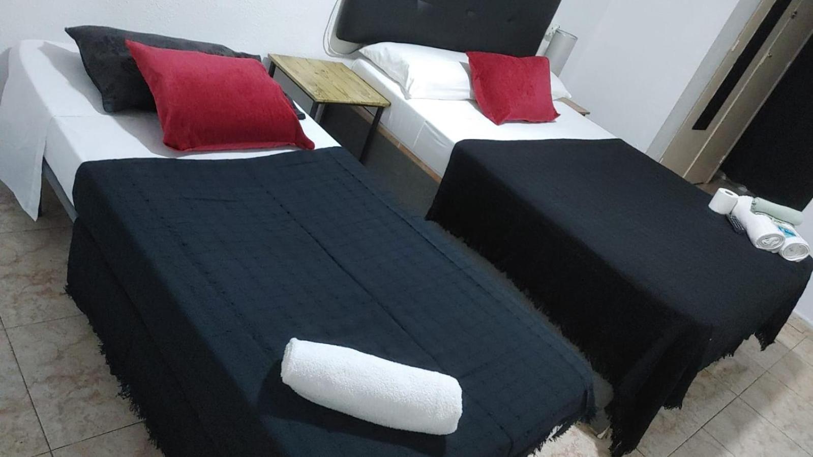 Hostal Sol Celeste Лорет де Мар Екстериор снимка